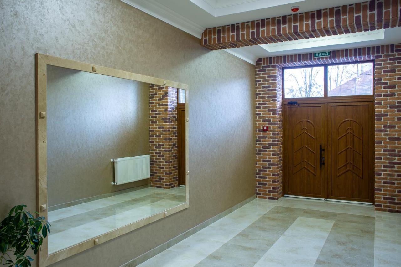 Legrand Hotel Stryi Bagian luar foto
