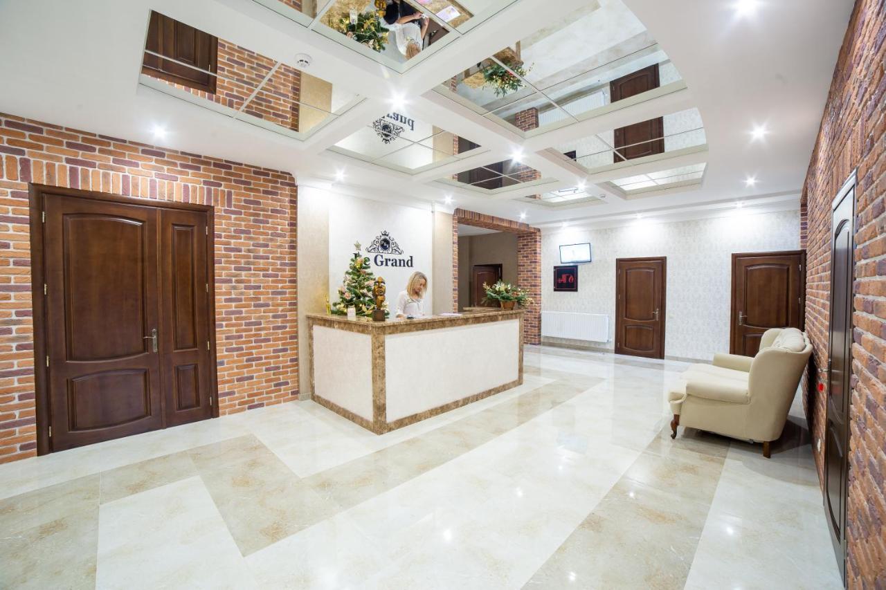 Legrand Hotel Stryi Bagian luar foto