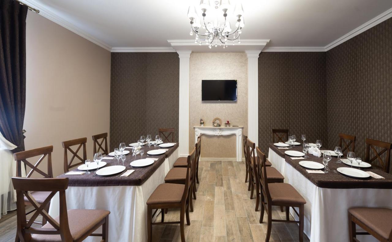 Legrand Hotel Stryi Bagian luar foto