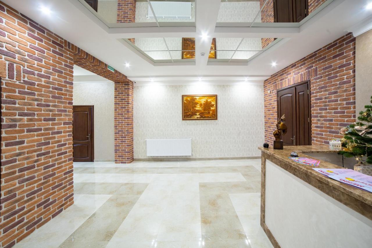 Legrand Hotel Stryi Bagian luar foto